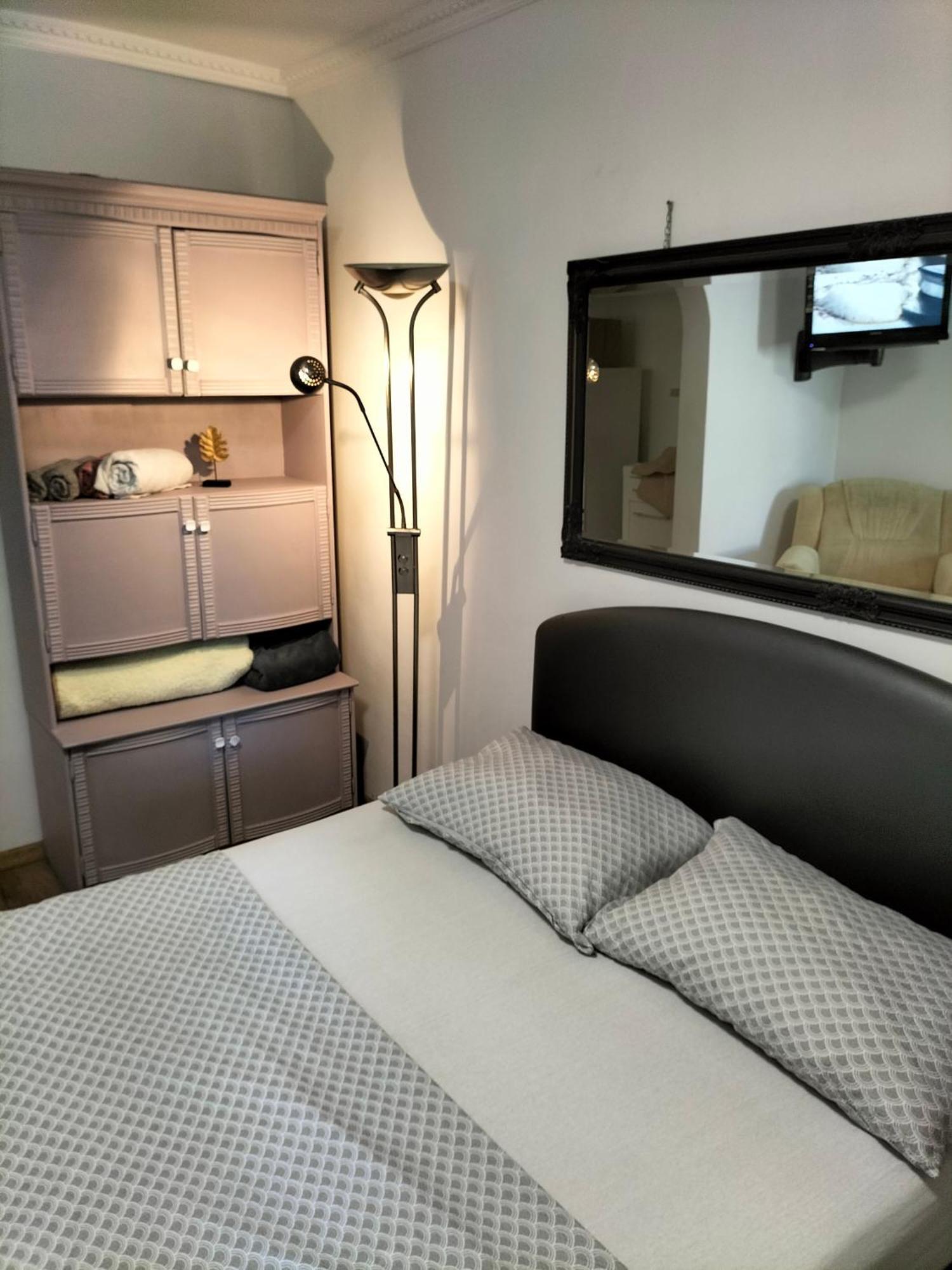 Regy Apartment Oradea Bagian luar foto
